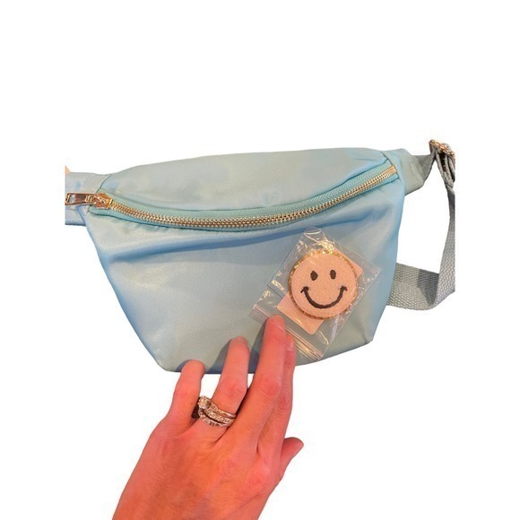 NWOT‎ Pink Lily Nylon Aqua with Gold Belt Bag w/ Adjustable Strap - Picture 12 of 12